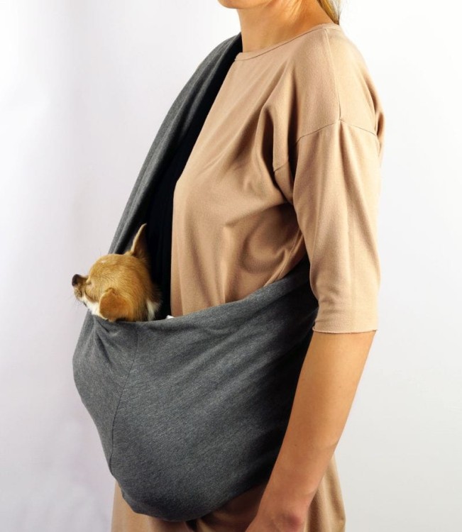 czarno grafitowe nosidło dla psa stylowe Sisidogcouture chihuahua w torbie