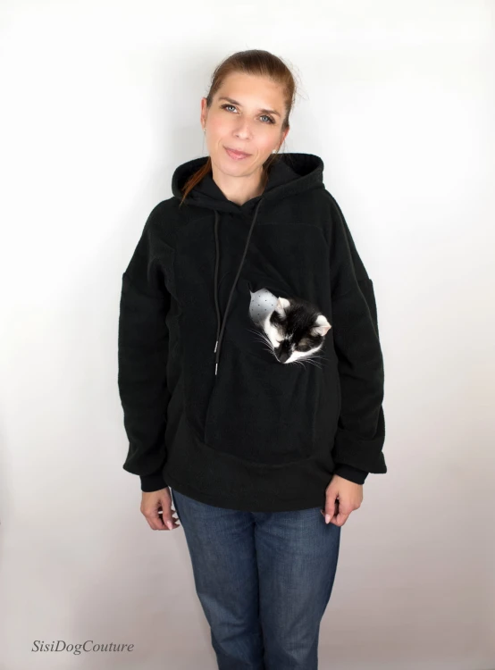 Bluza z otworem dla kota do noszenia w nosidle