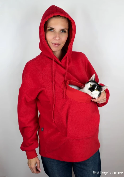 Czerwona bluza dla kociej mamy z kotem